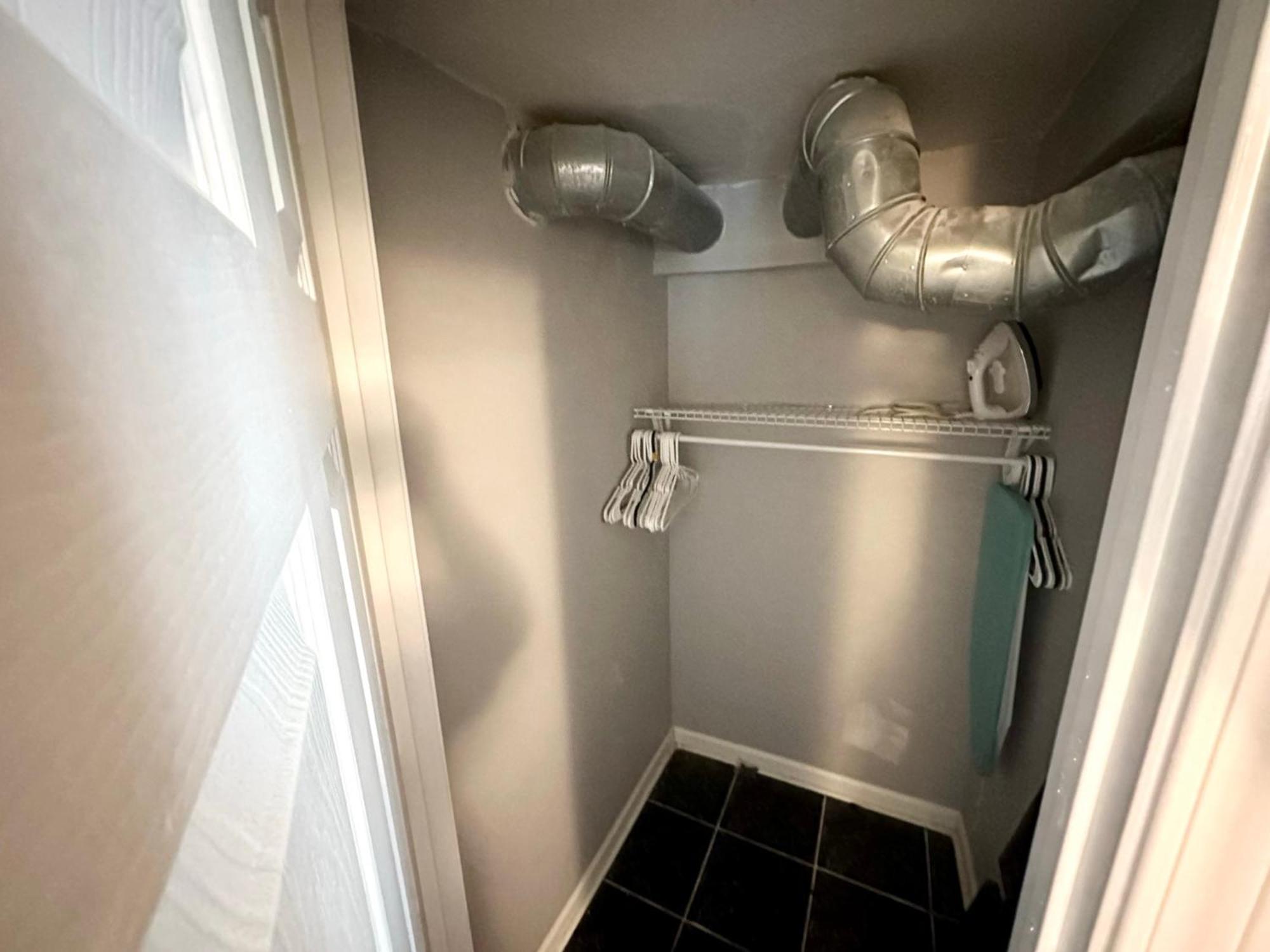 Homestay Close To Downtown - Free Parking *
