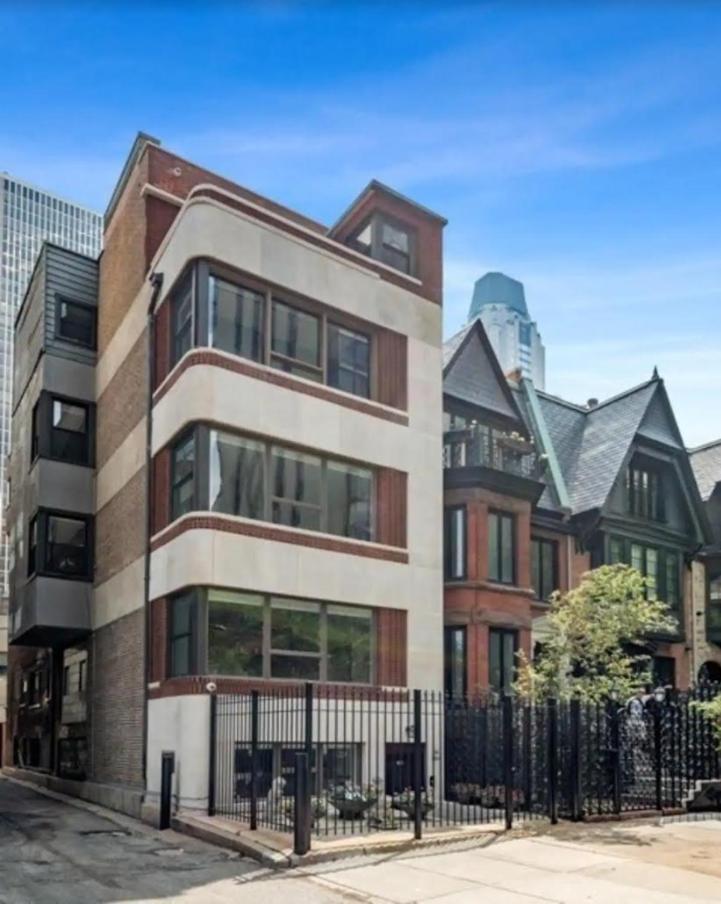 4bedroom Gold Coast Duplex With Jacuzzi In The Bedroom And Optional Valet Parking
