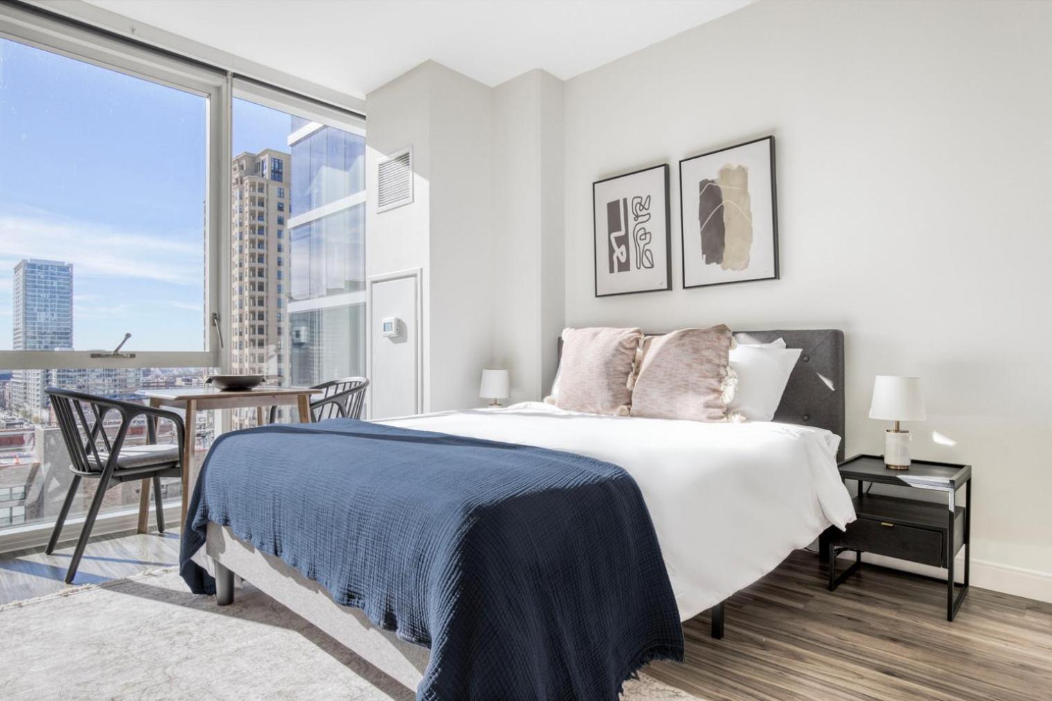 South Loop W Pool Gym Nr Grant Park Chi-856 * Chicago