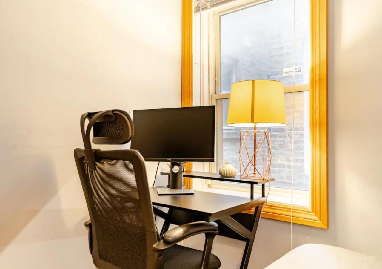 Apartment 2 Bed W/ Office, Free Parking, Near Wrigley *