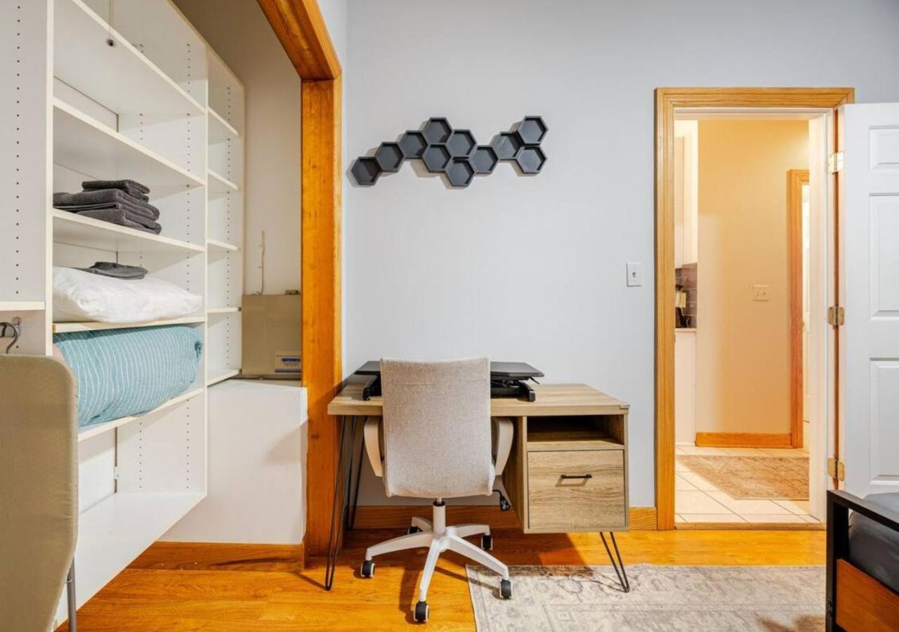 2 Bed W/ Office, Free Parking, Near Wrigley