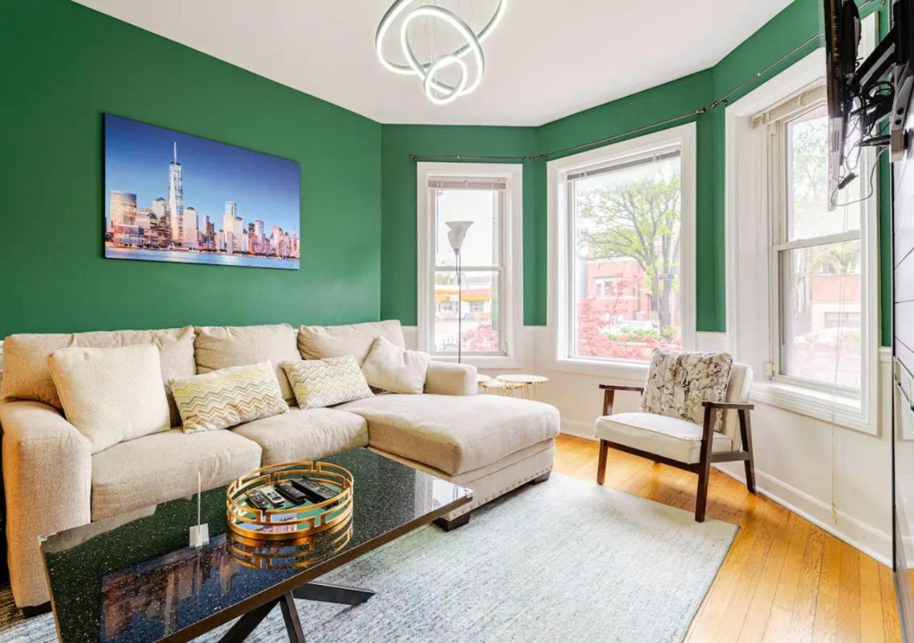 2 Bed W/ Office, Free Parking, Near Wrigley