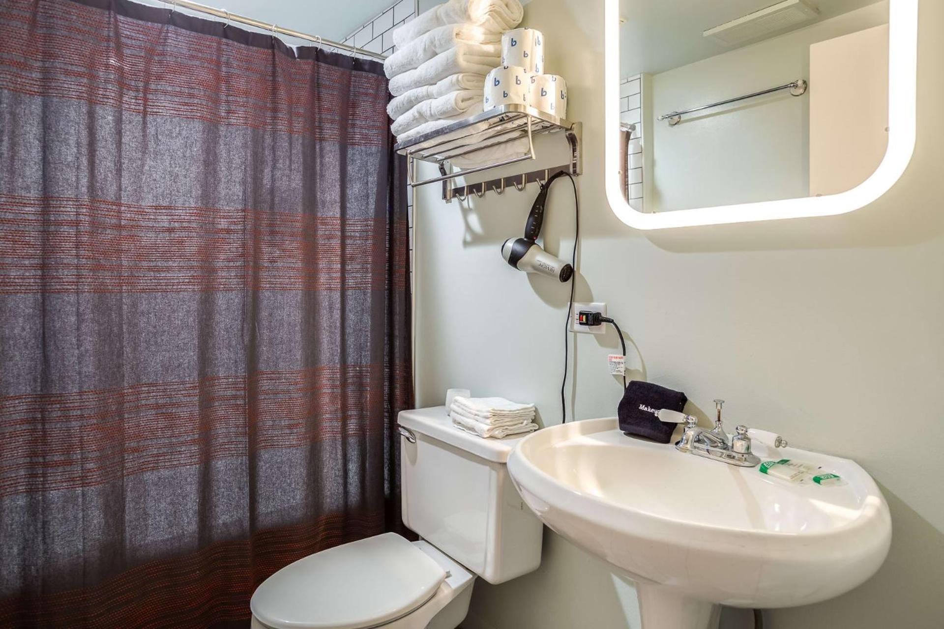 Apartment Beautifully Remodeled Second Floor Flat In River North - 2n