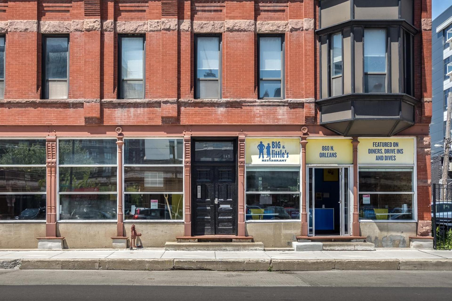 Beautifully Remodeled Second Floor Flat In River North - 2n *