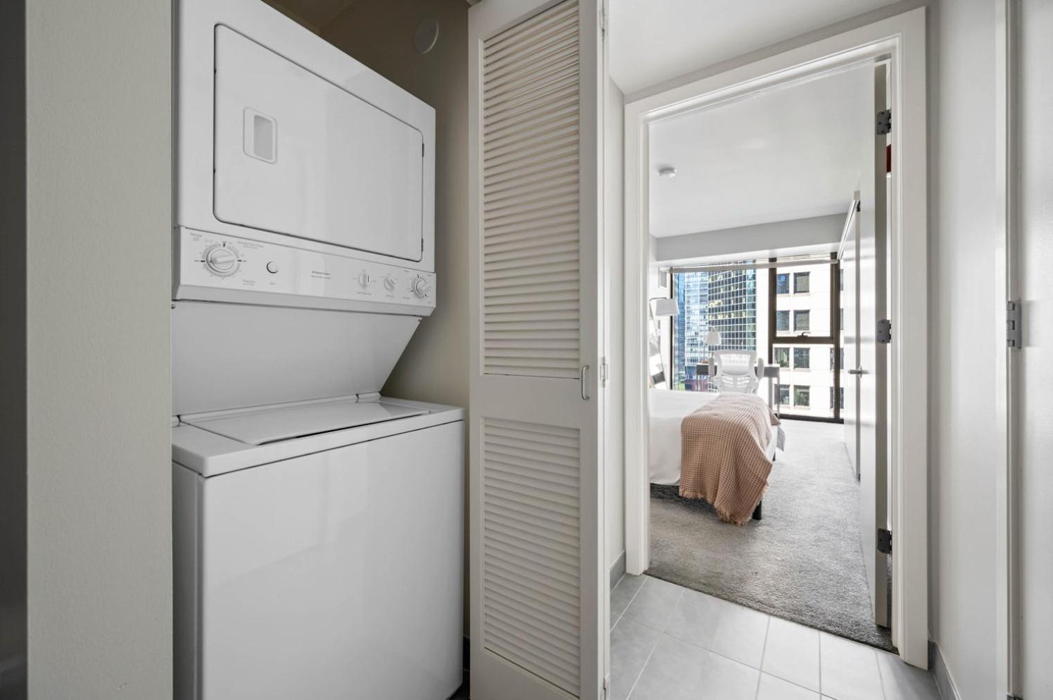 Apartment Loop 1br W Gym Pool Lounge 1 Block From L Chi-695 *