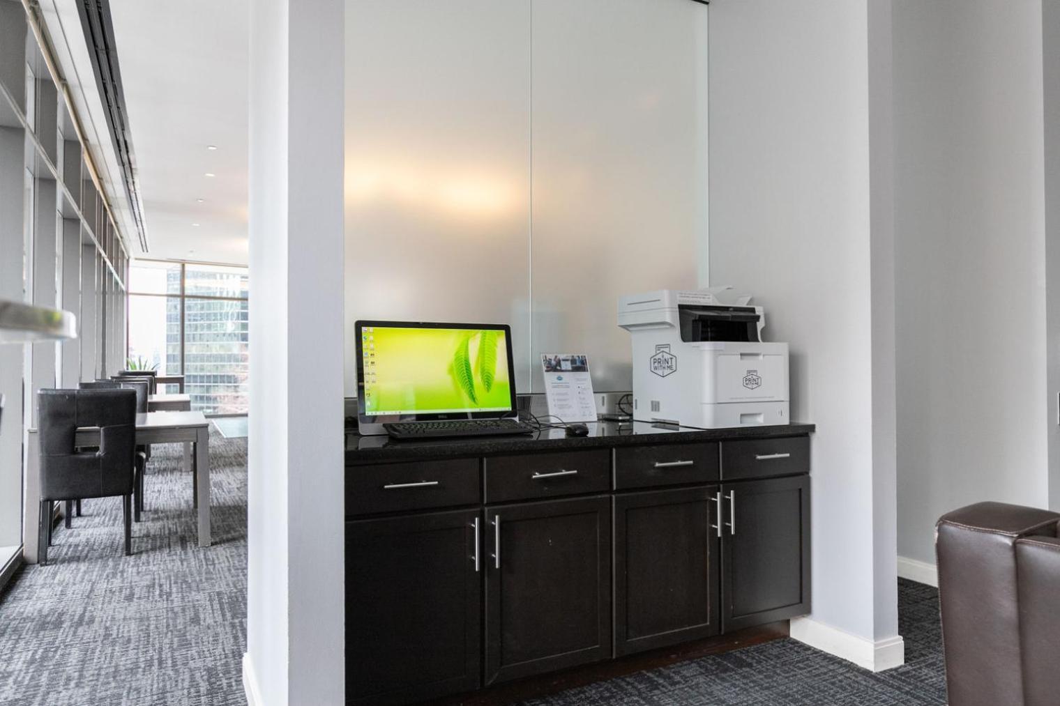 Loop 1br W Gym Pool Lounge 1 Block From L Chi-695 *