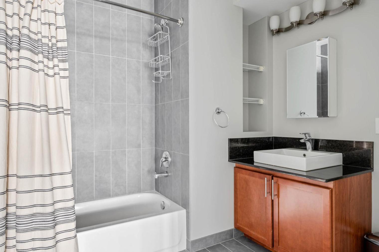 Loop 1br W Gym Pool Lounge 1 Block From L Chi-695 Apartment