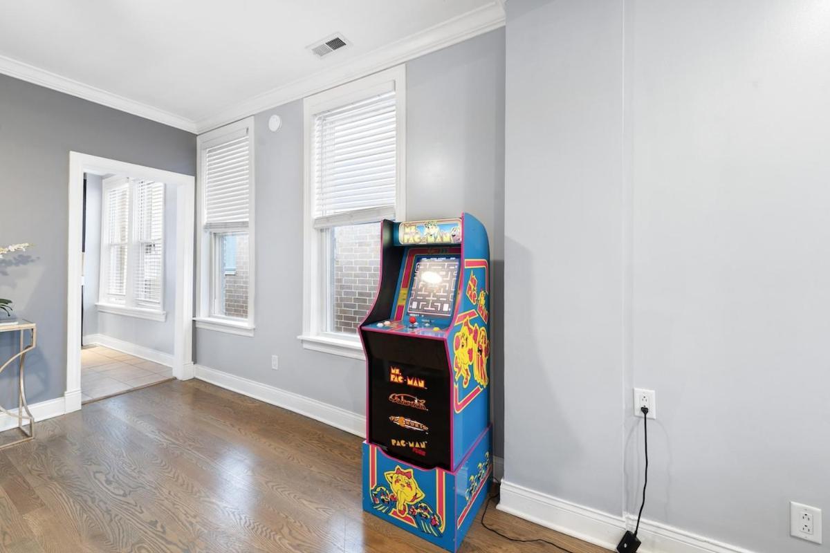 Stylish 2br Urban Retreat In River West