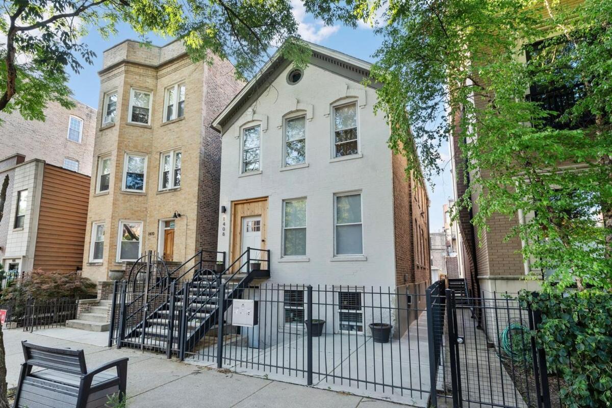 Stylish 2br Urban Retreat In River West