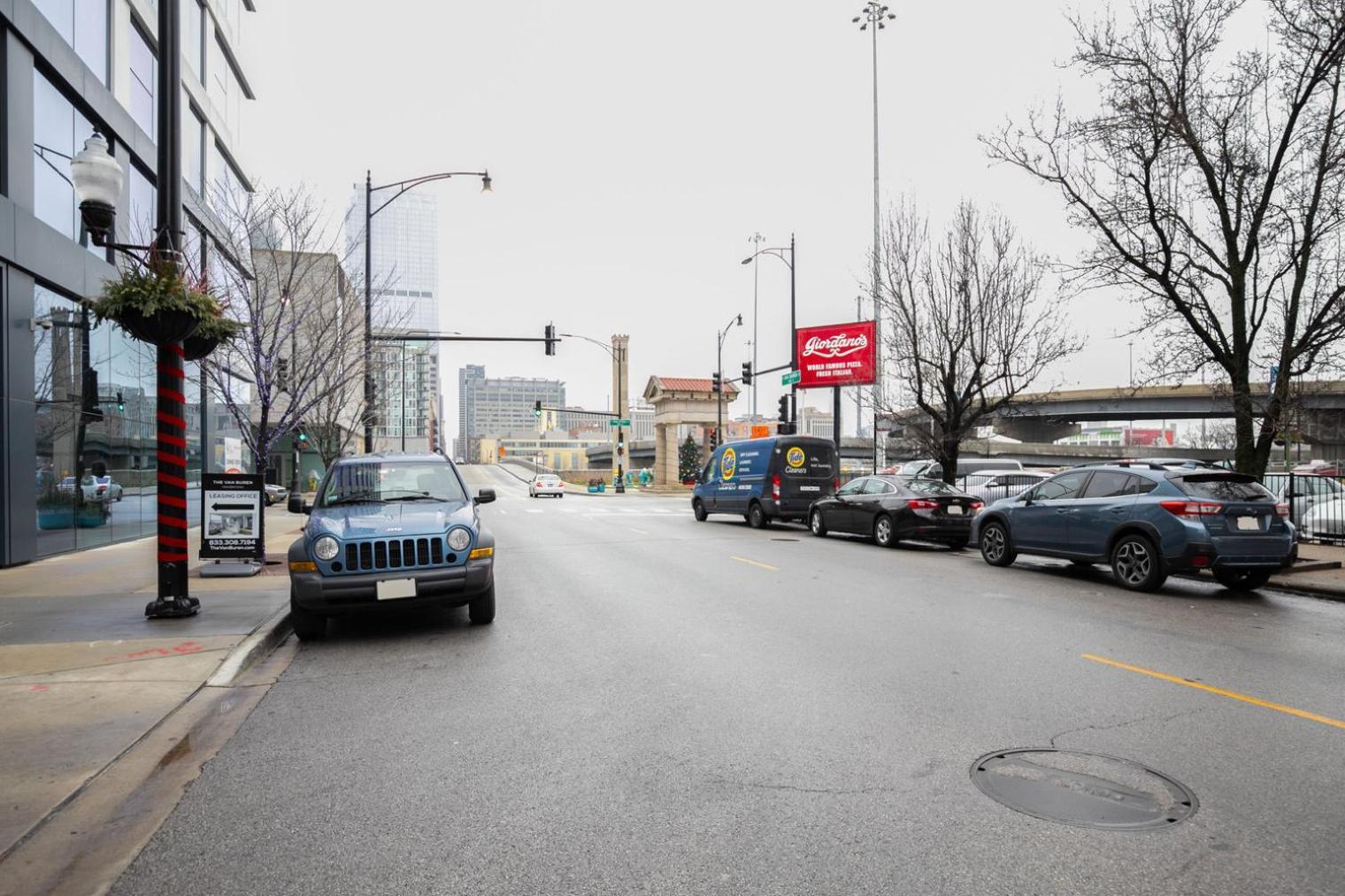 West Loop 2br W Theater Gym Nr Restaurant Row Chi-950 *