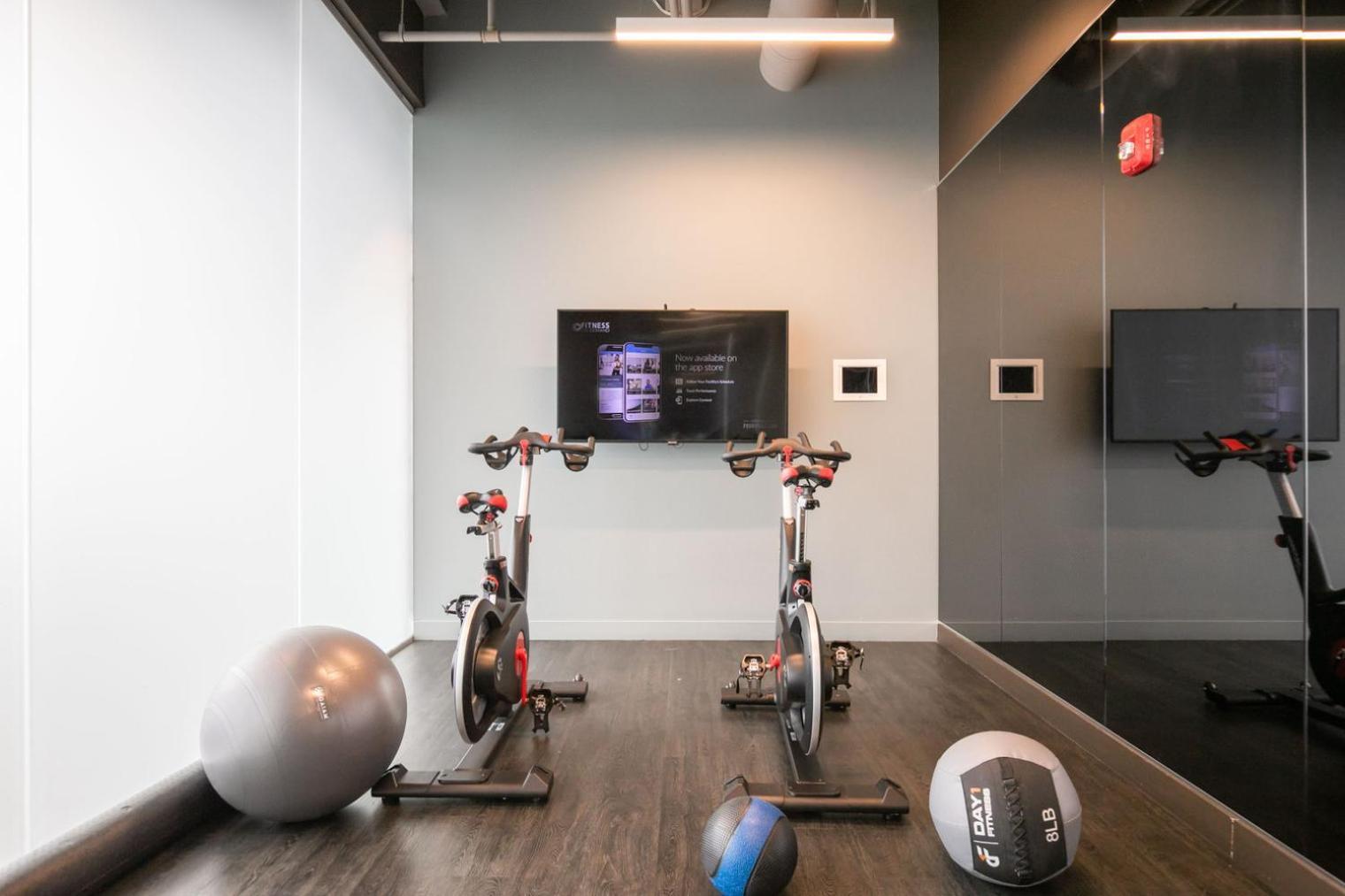 Apartment West Loop 2br W Theater Gym Nr Restaurant Row Chi-950 *