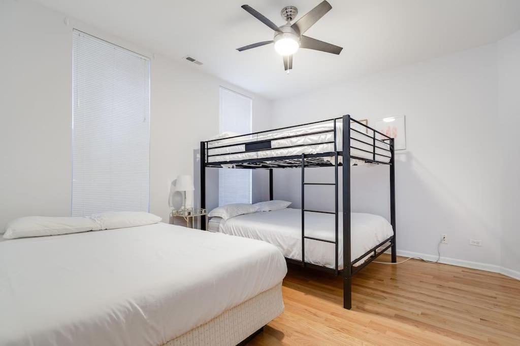 Lincoln Park Living - 1 Holiday home *