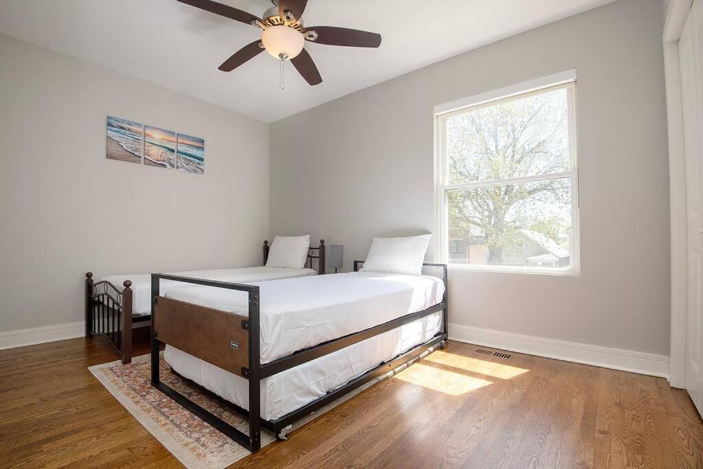 Apartment Deluxe Duplex In Roscoe-wrigley With Free Parking