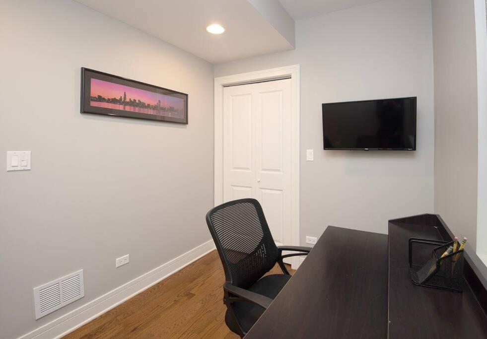 Deluxe Duplex In Roscoe-wrigley With Free Parking