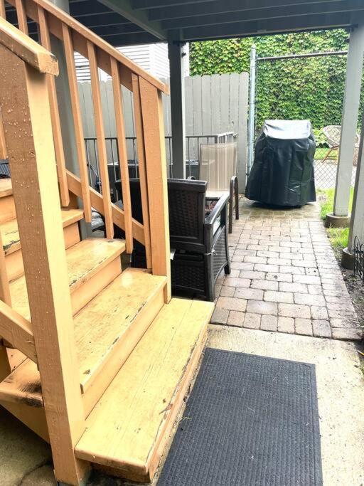 Deluxe Duplex In Roscoe-wrigley With Free Parking Apartment Chicago