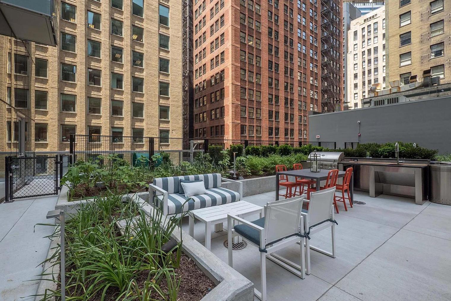 Loop W Roof Deck Nr Michigan Ave Chi-1014 Chicago