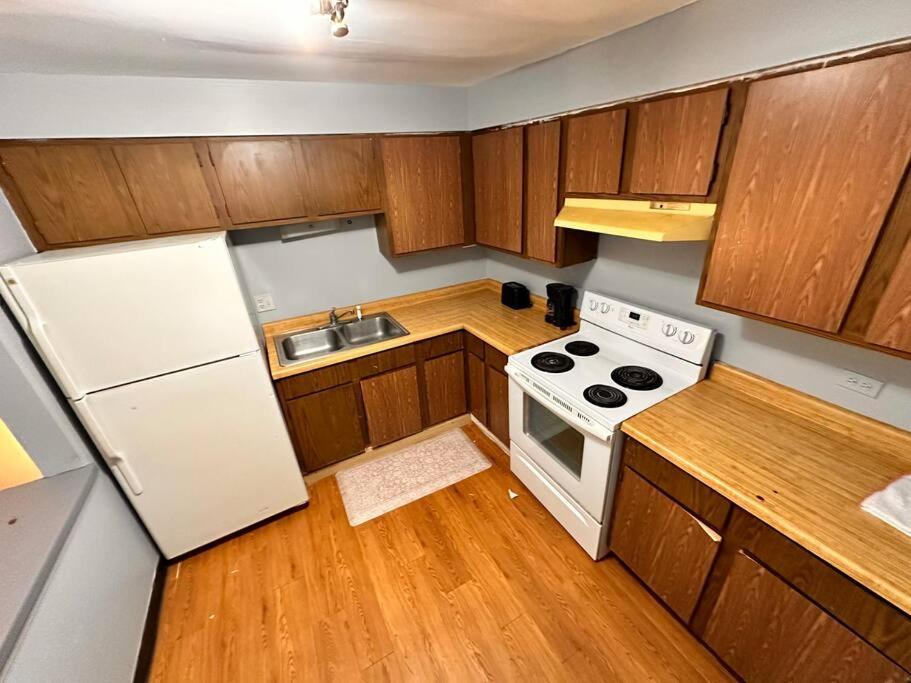North Side Escape Modern Near Shops&dining Apartment Chicago