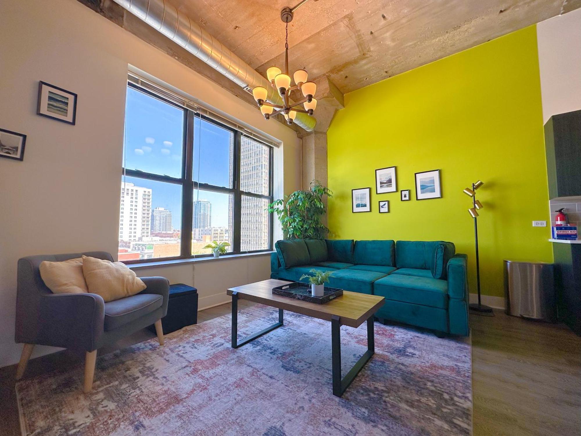 Mccormick Place: Modern Downtown Loft With Optional Parking *