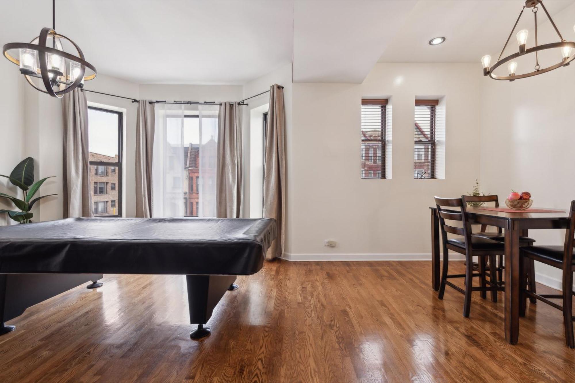 Near Downtown & Uchicago Apartment Chicago