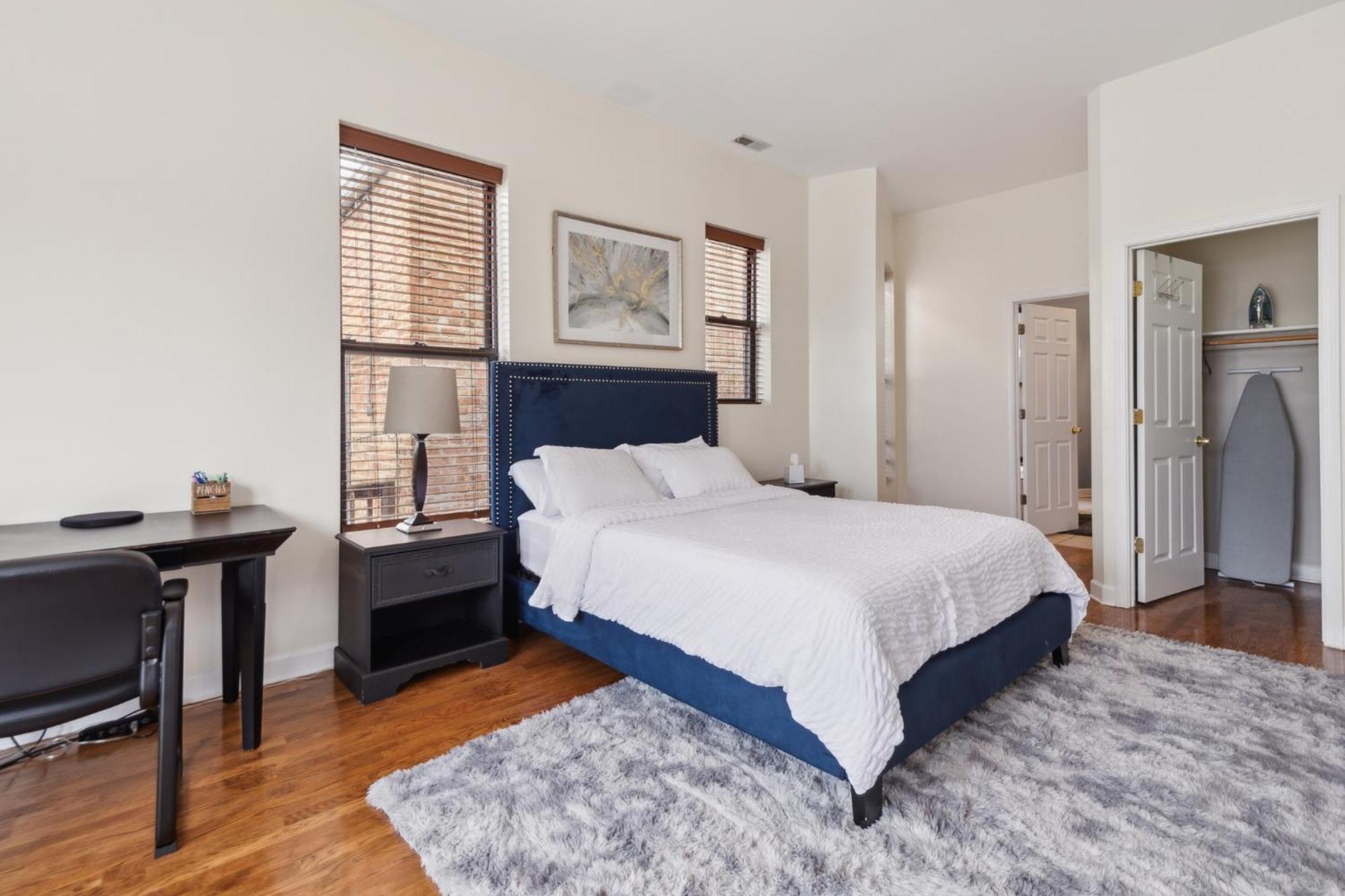Apartment Near Downtown & Uchicago