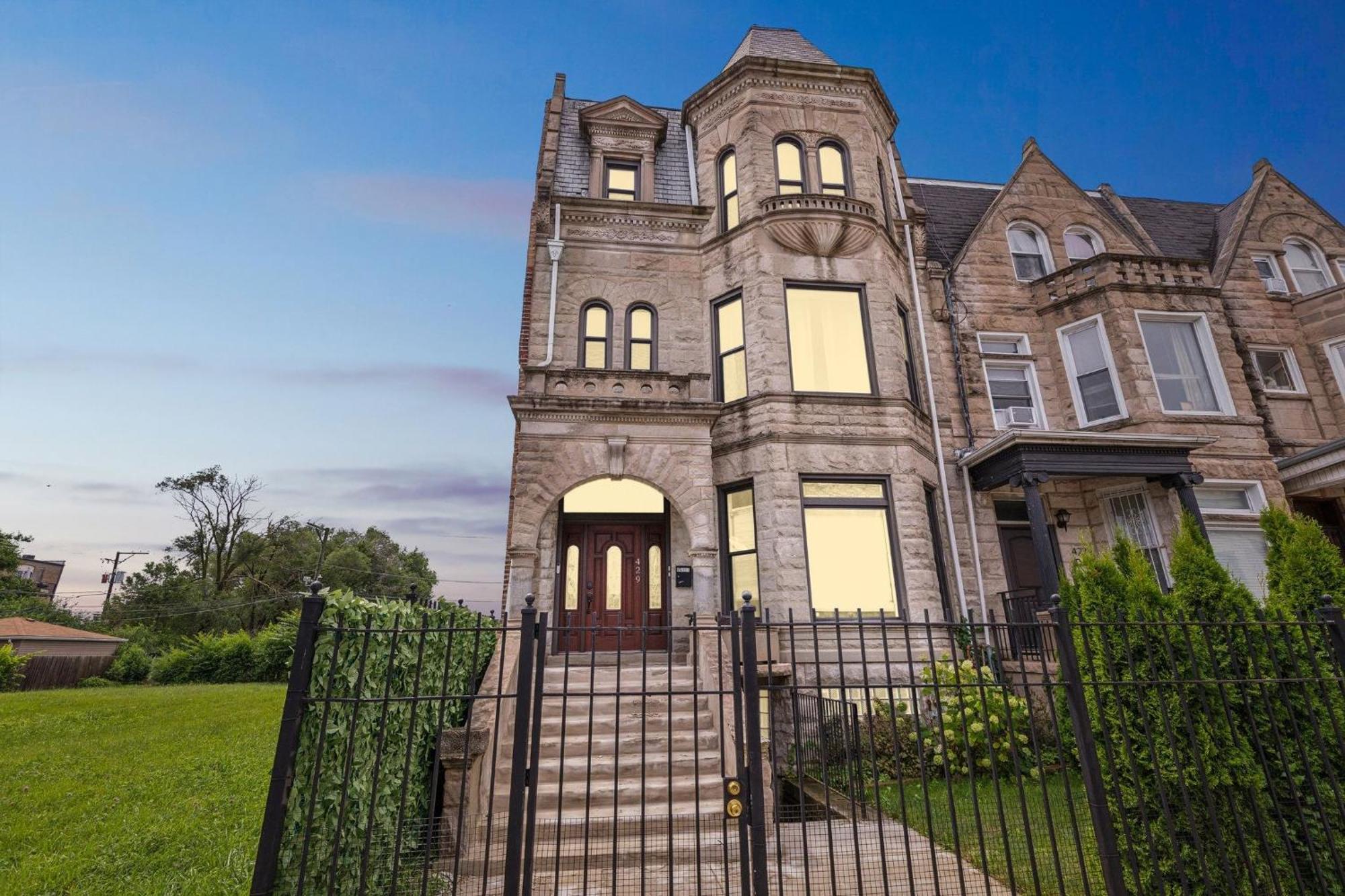 Apartment Near Downtown & Uchicago