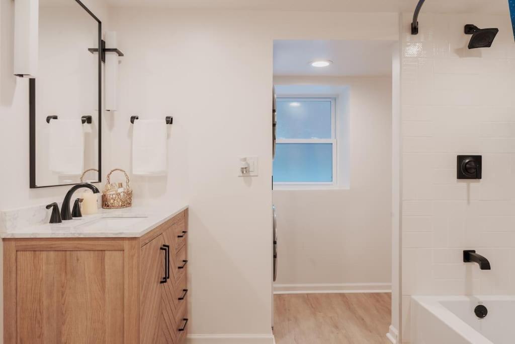 Prime Location In Lakeview Near Wrigleyville Apartment *