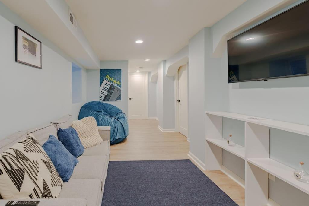 Prime Location In Lakeview Near Wrigleyville Apartment *