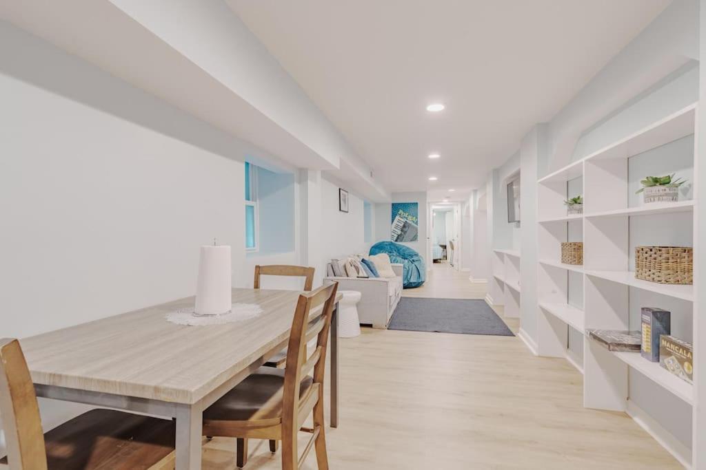 Prime Location In Lakeview Near Wrigleyville Apartment