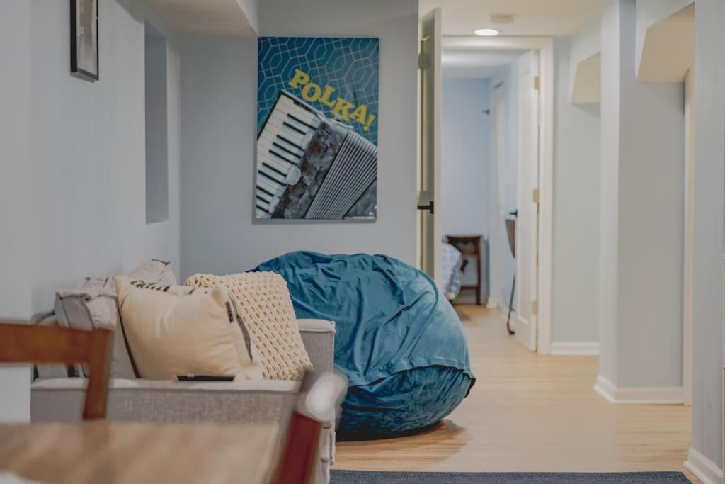 Prime Location In Lakeview Near Wrigleyville Apartment *