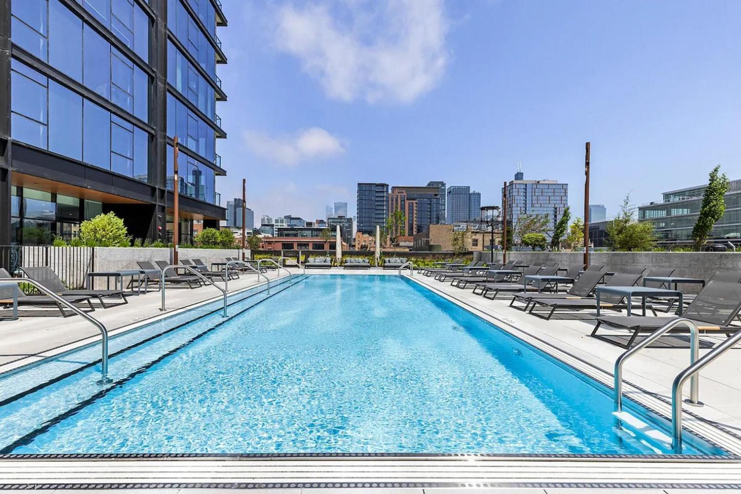 Blueground West Loop Pool Gym Wd Elev Chi-1099 *