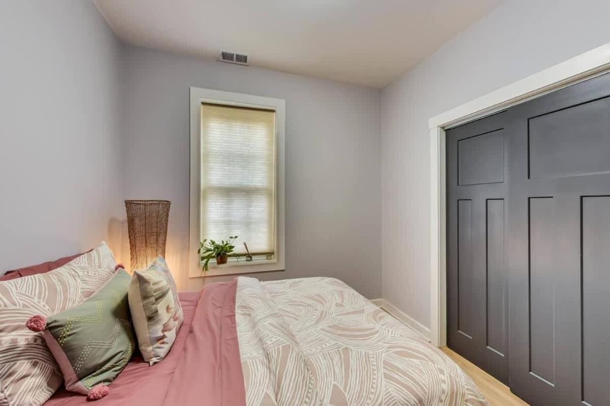 Modern 2br With Patio & Cozy Space Apartment *