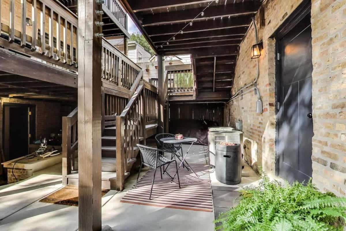 Modern 2br With Patio & Cozy Space Apartment