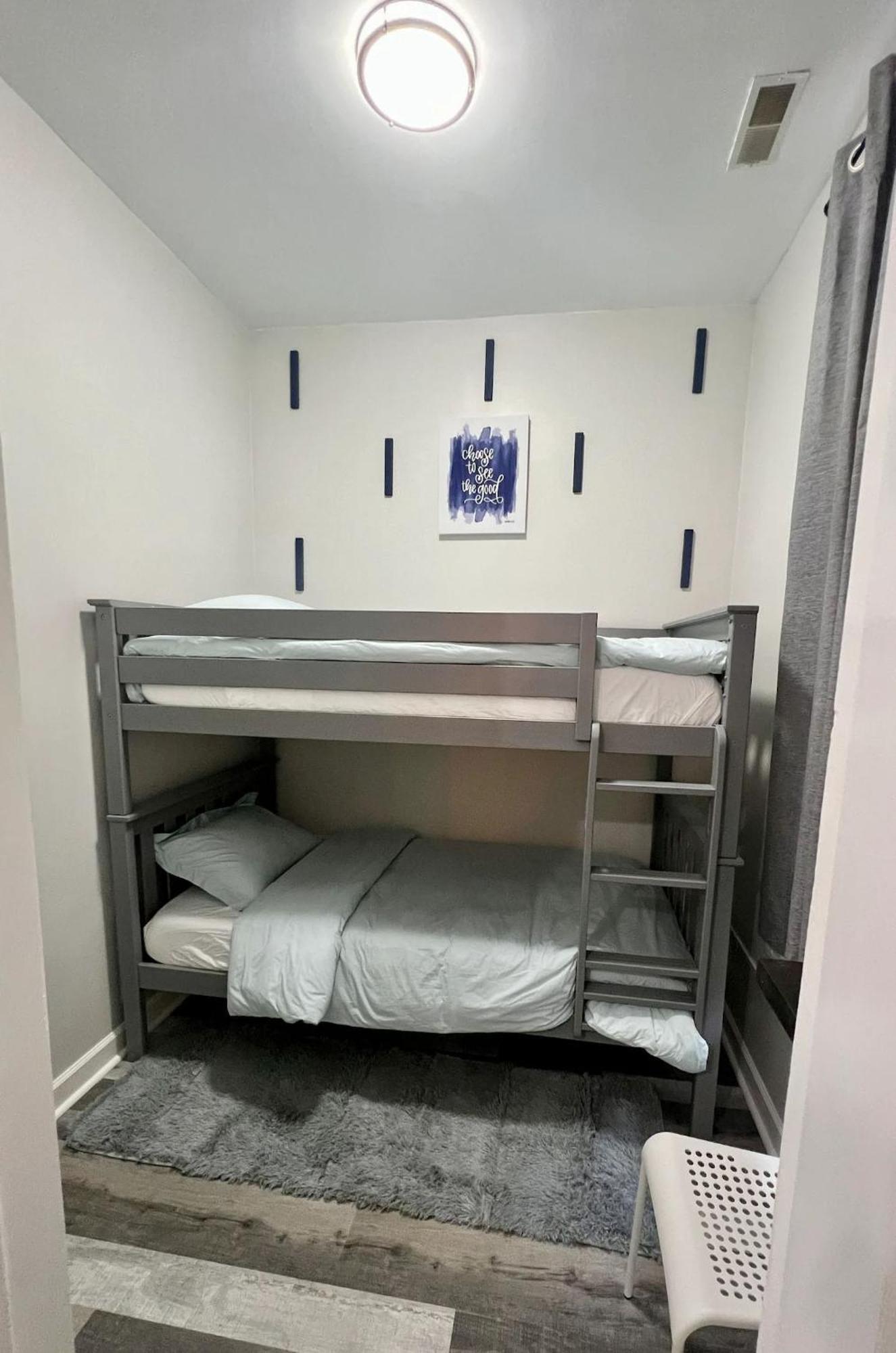 Apartment Cozy 3 Bedroom Near Downtown Parking
