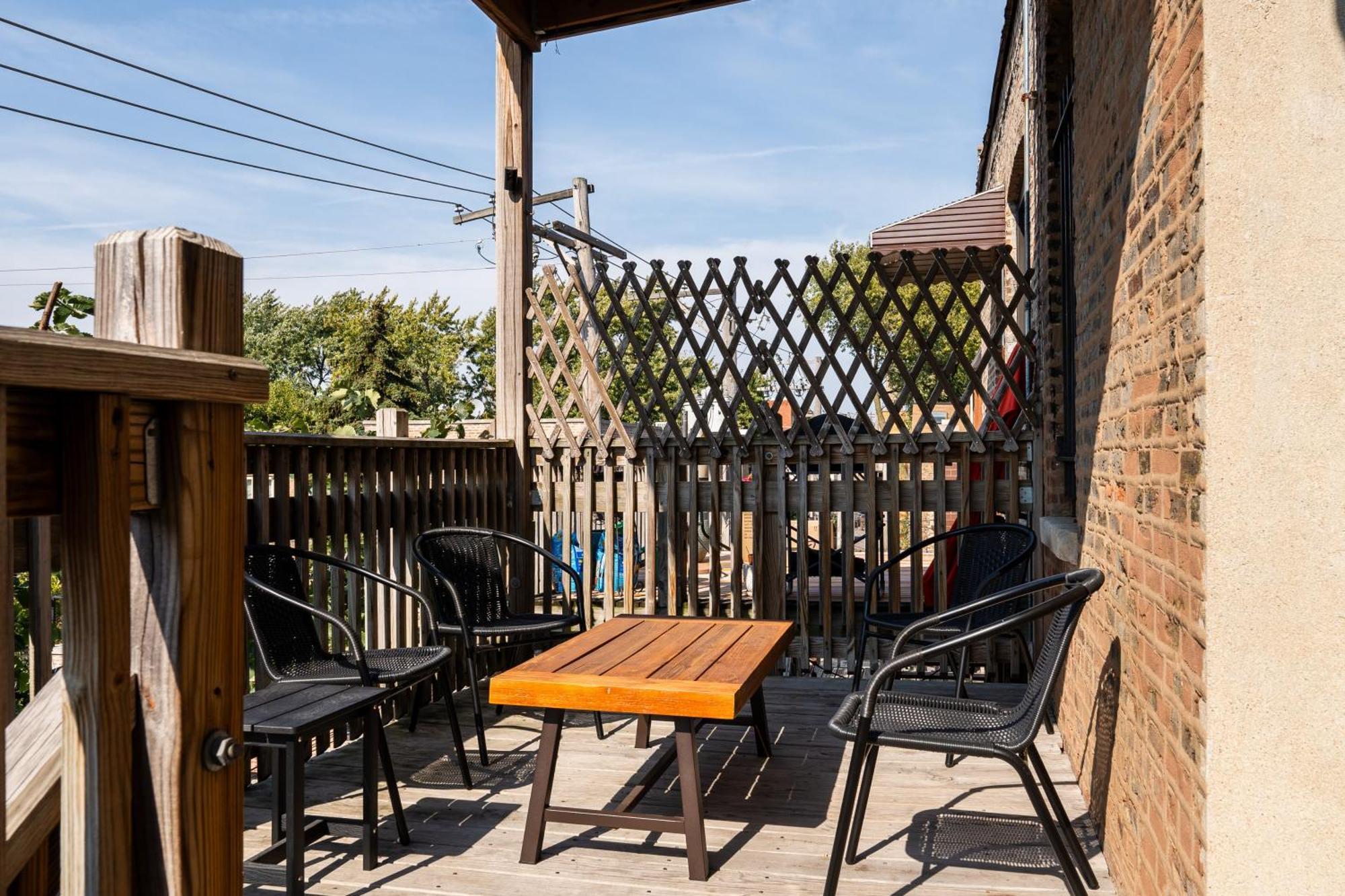 Flexhome Ukrainian Village 2br D2 Apartment