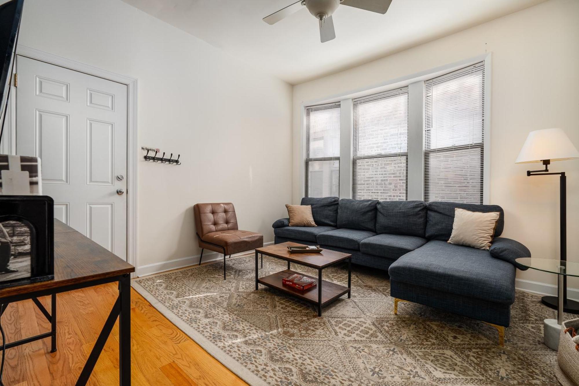 Apartment Flexhome Ukrainian Village 2br D2