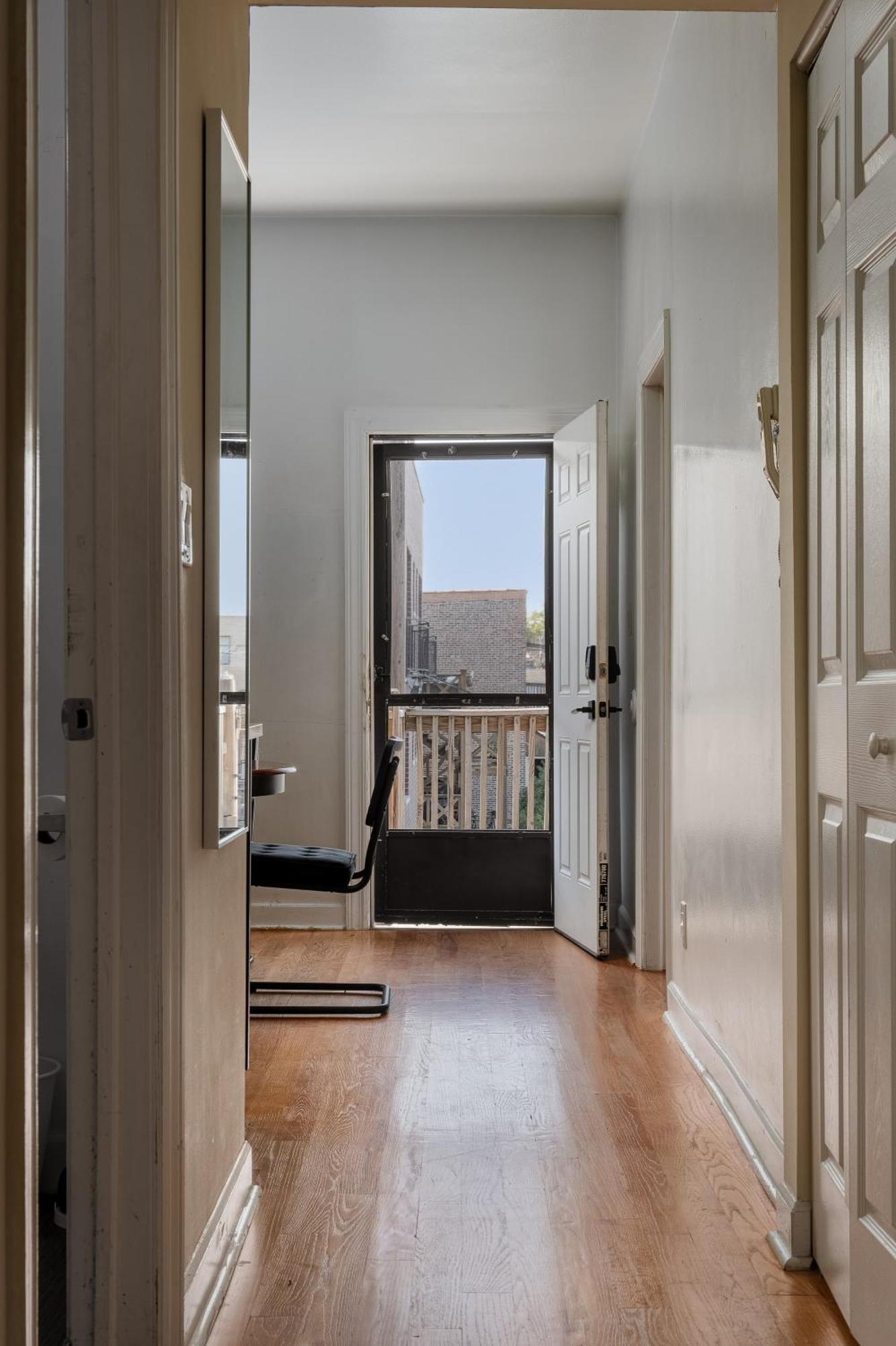 Flexhome Ukrainian Village 2br D2 Apartment Chicago