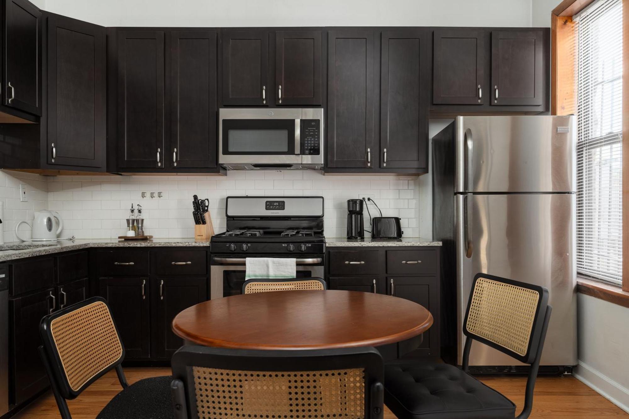 Flexhome Ukrainian Village 2br D2 Chicago