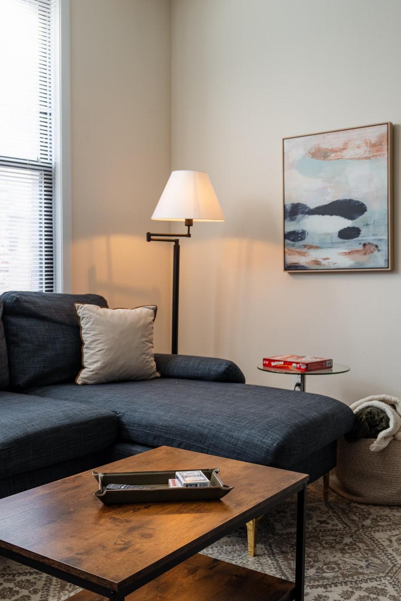 Apartment Flexhome Ukrainian Village 2br D2
