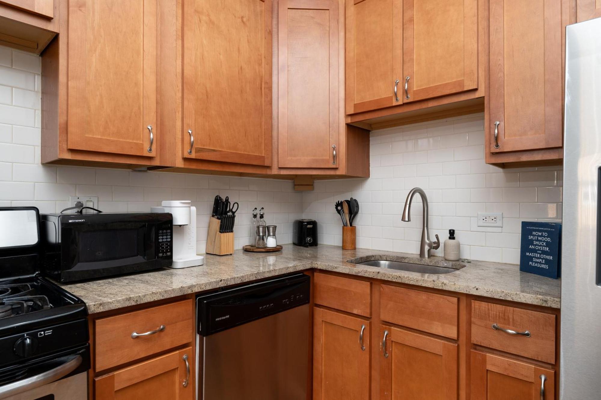 Flexhome Ukrainian Village 3br D3 * Chicago
