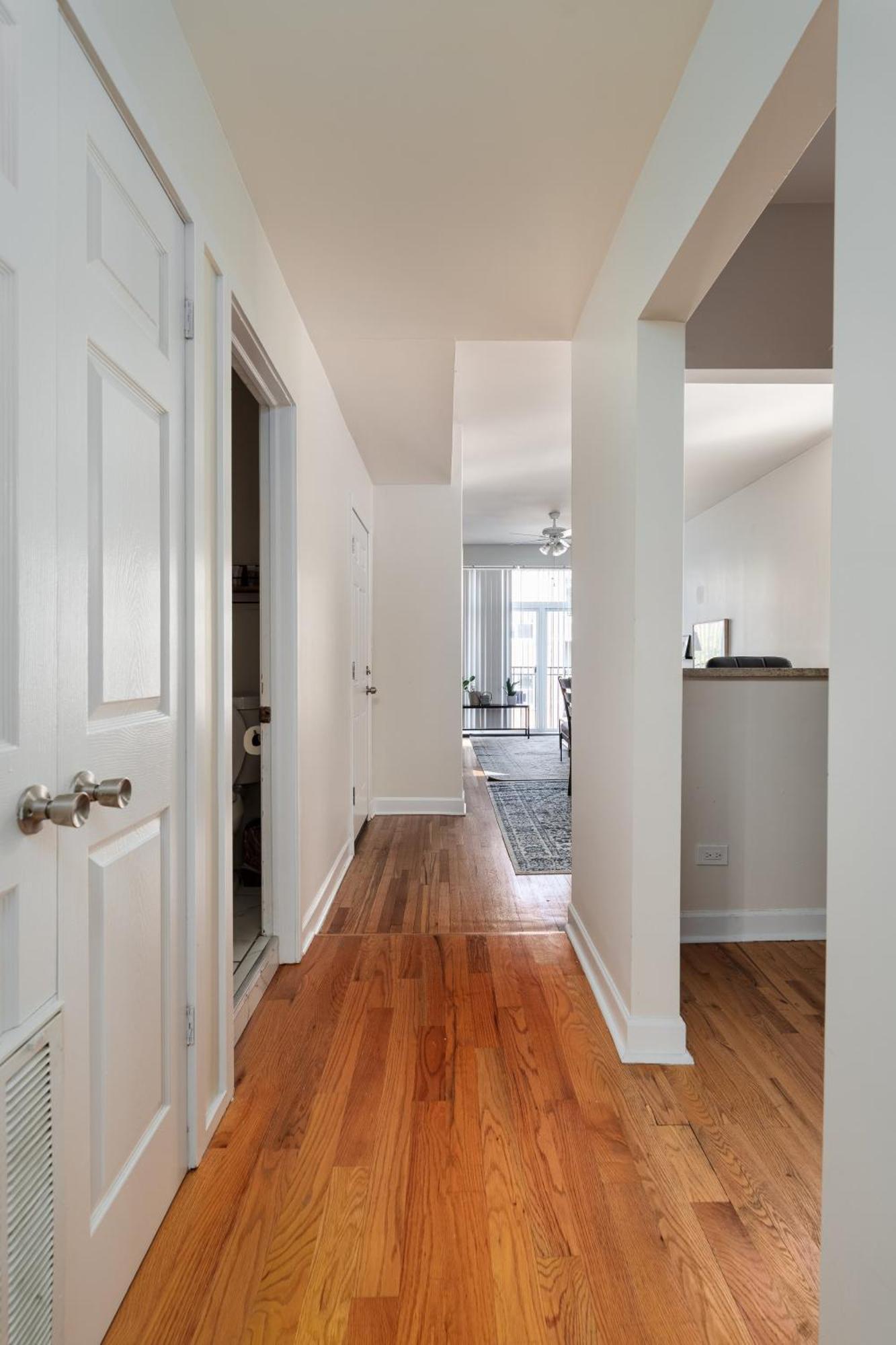 Apartment Flexhome Ukrainian Village 3br D3