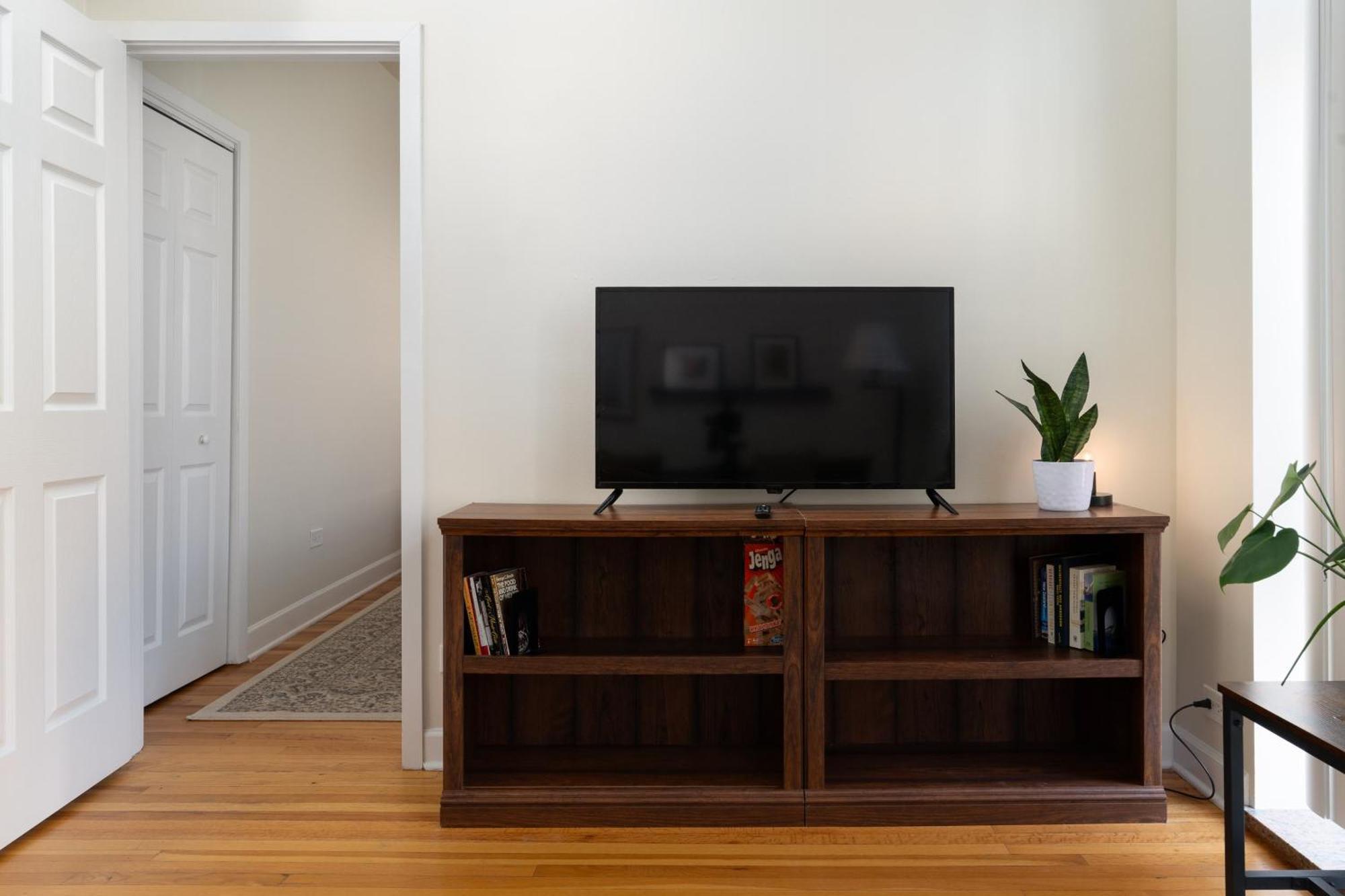 Flexhome Ukrainian Village 3br D3 *