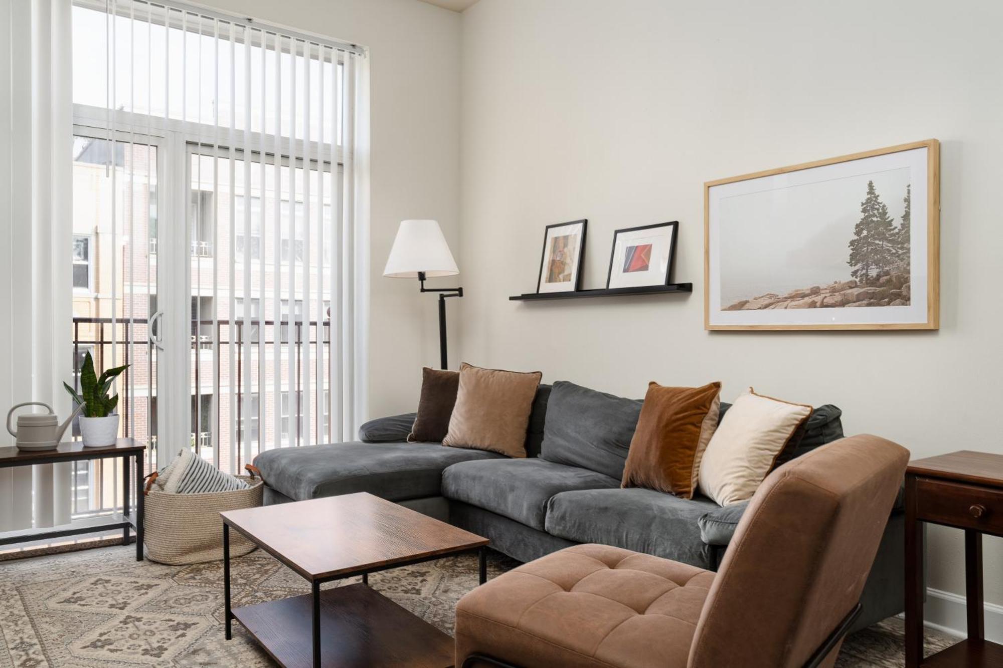 Apartment Flexhome Ukrainian Village 3br D3 *