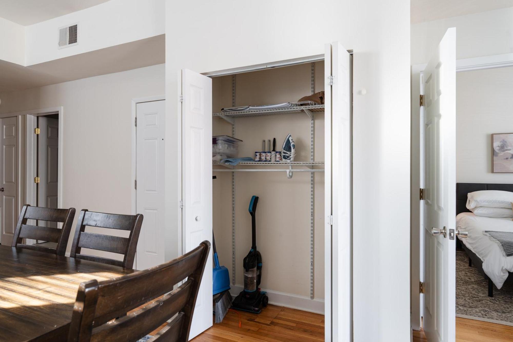 Flexhome Ukrainian Village 3br D3 Apartment