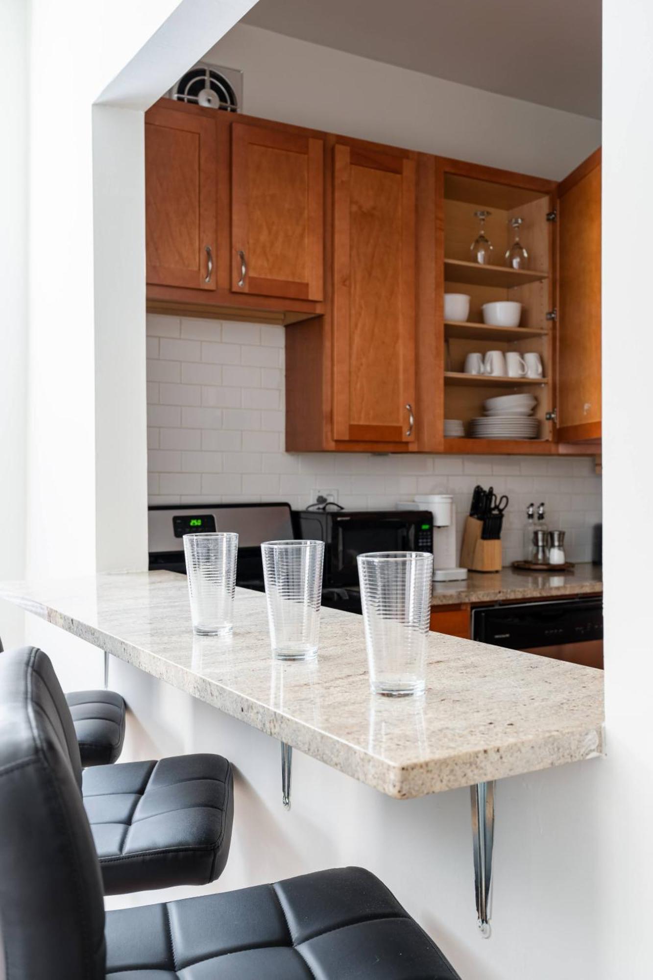 Flexhome Ukrainian Village 3br D3 Apartment *