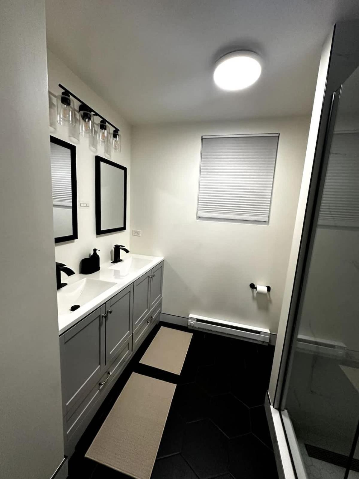 Chic Modern Comfort In Apartment *