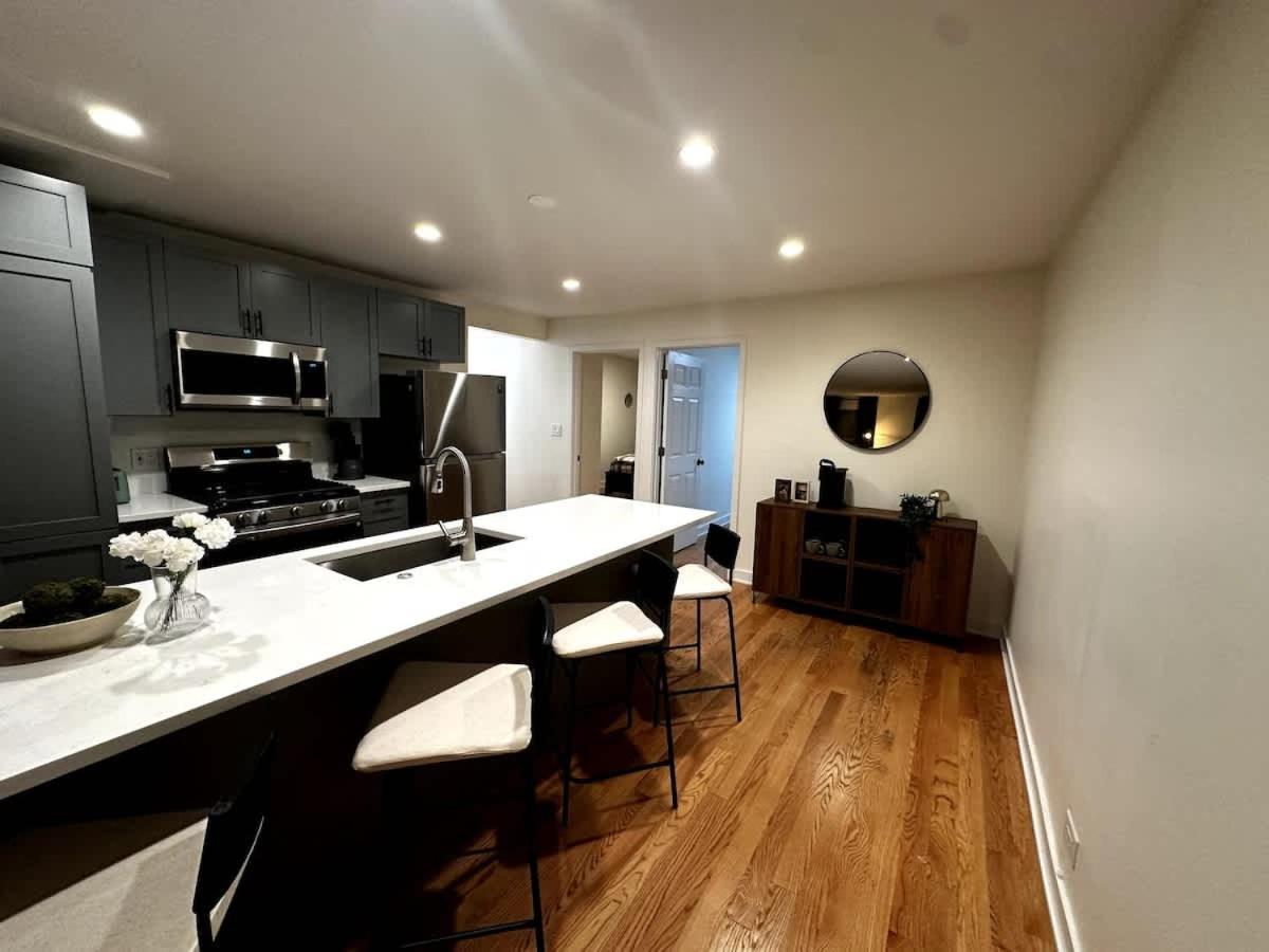 Chic Modern Comfort In Chicago