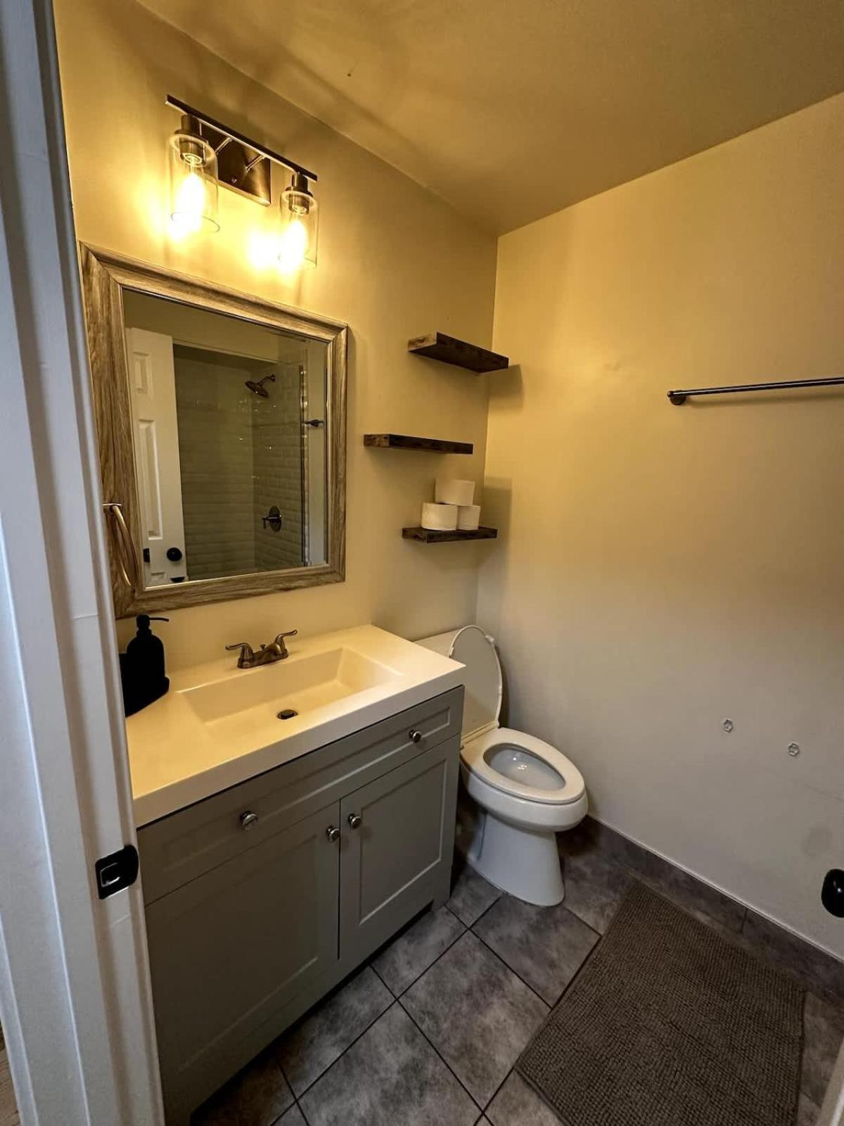 Chic Modern Comfort In Chicago