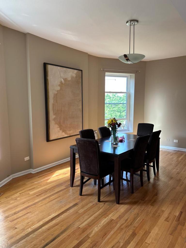 Gorgeous North Kenwood Hyde Park Unit