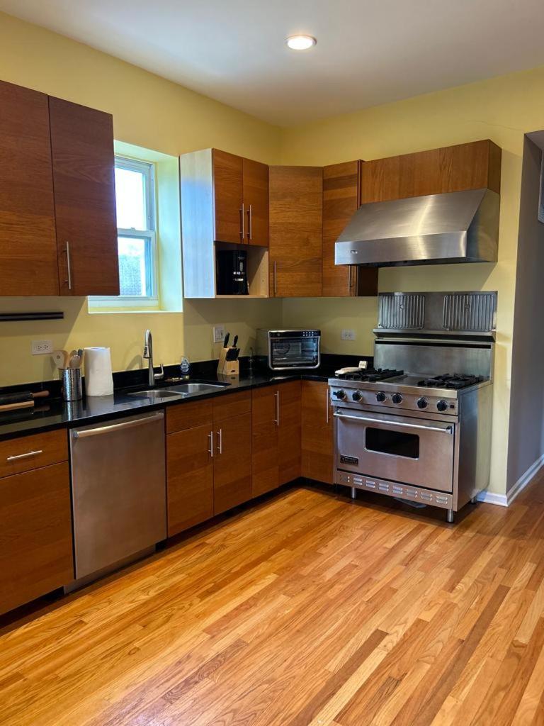 Gorgeous North Kenwood Hyde Park Unit Apartment *