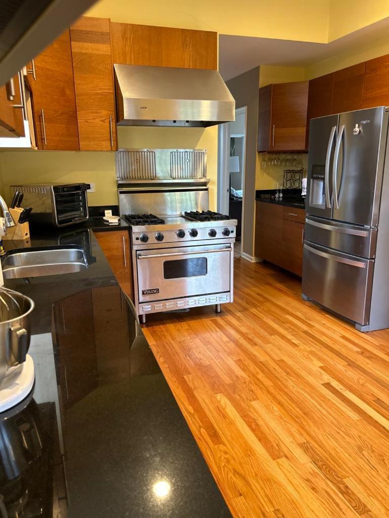 Gorgeous North Kenwood Hyde Park Unit Apartment